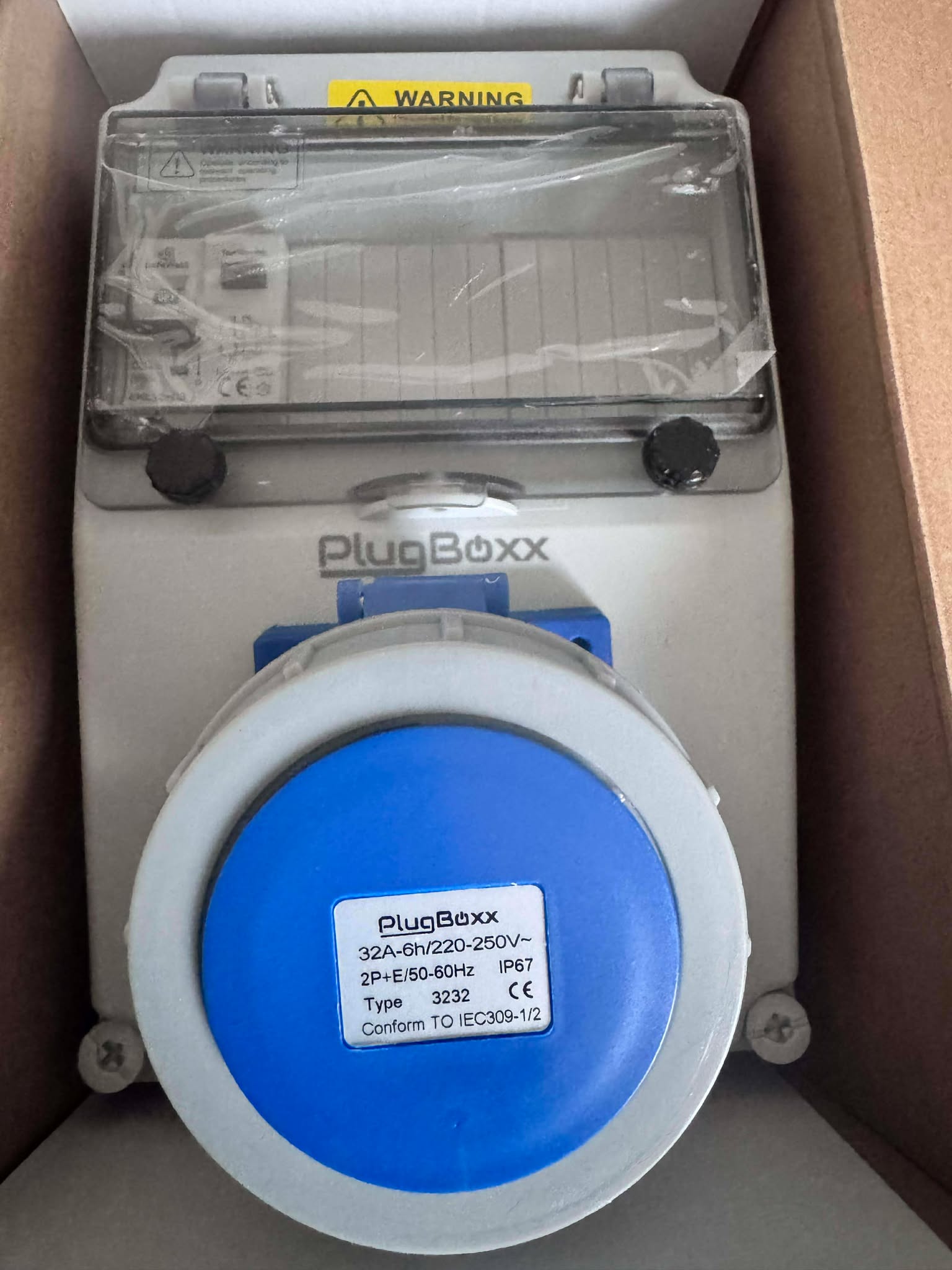 32 A IP54 plug & play charging box delivered ready to mount in original packaging, 3-year warranty included