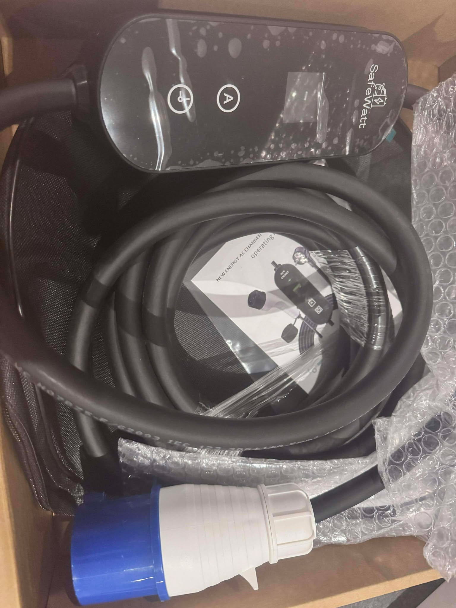 Mobile EV Charger 32 A · 7.4 kW